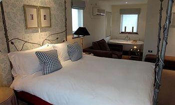 The Manor 3* Hillingdon