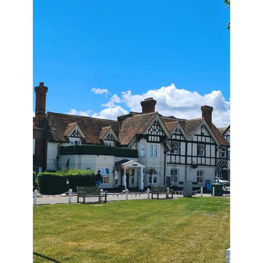 The Manor 3* Hillingdon