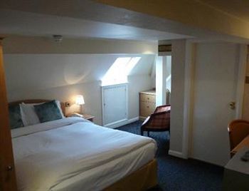 The Manor 3* Hillingdon