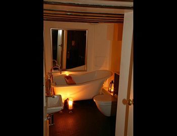 The Manor 3* Hillingdon